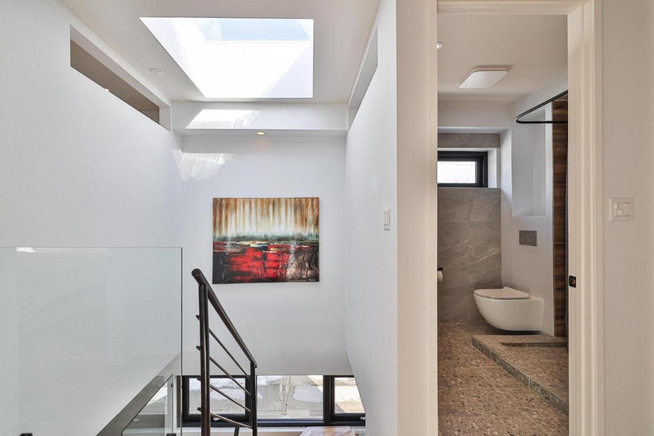 New Modern 1400 Sq Ft Coach House Near Everything Toronto Exterior photo